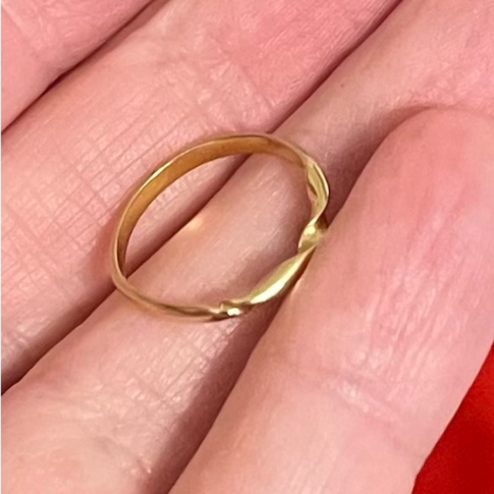 Gorgeous Dainty Solid 14 K Gold Twist Ring by Carolyn Seidel! - Picture 8 of 13